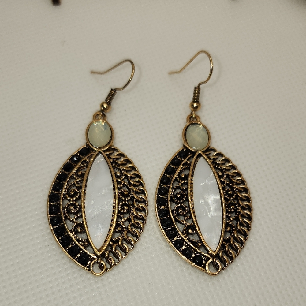 Elegant Gold‎ and Black Earrings
